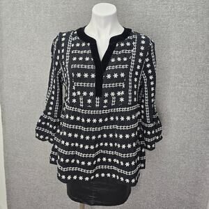 JOHN MARK EMBROIDERED V-NECK TOP, SIZE M *